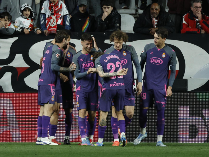 Los jugadores del Espanyol celebran el 0-3 contra el Rayo