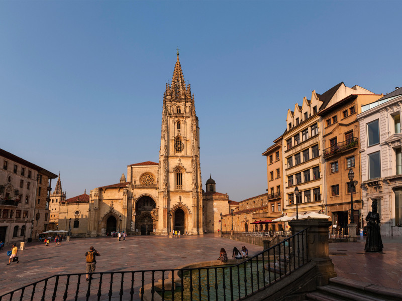 JE1PHJ Oviedo Asturias catedral y plaza Alfonso II