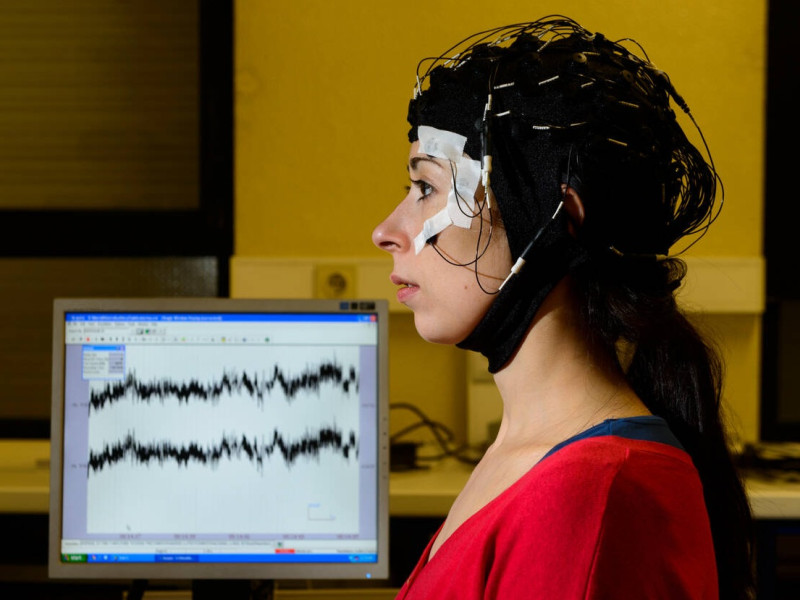 H3YBJG H3YBJG Person undergoing an electroencephalogram with an EEG cap to scan her brain's electrical activity
