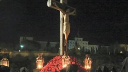 Reclusos de la cárcel de Ocaña portan a hombros al Cristo de la Misericordia de Toledo