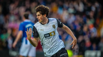 Javi Guerra, clave con Corberán